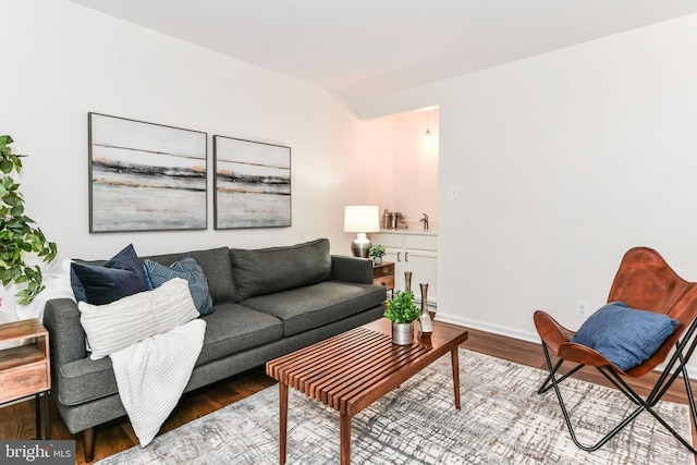9644 Sutton Green Ct, Vienna, VA 22181 - living area with wood finished floors and baseboards