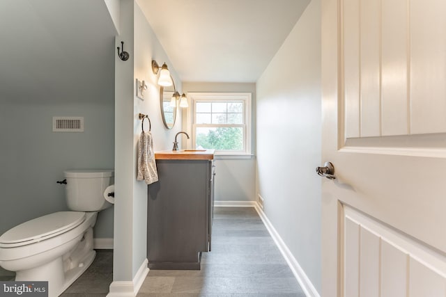 90 Indiantown Rd, Glenmoore, PA 19343 - half bath with toilet, vanity, and baseboards