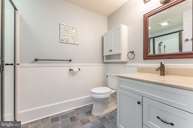 90 Indiantown Rd, Glenmoore, PA 19343 - bathroom featuring wainscoting, vanity, toilet, a shower with door, and stone finish floors