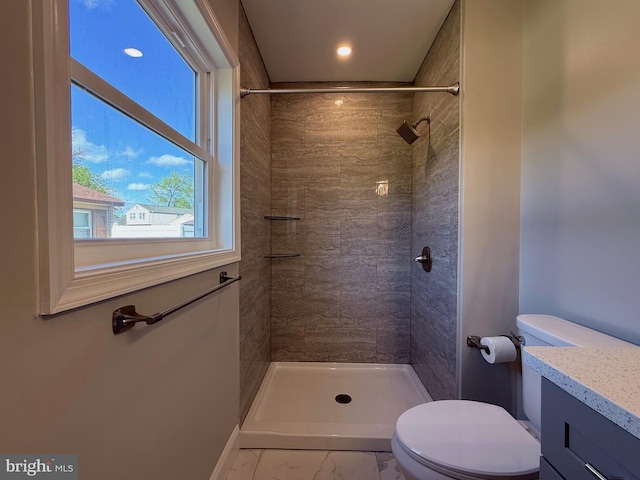 full bathroom featuring a tile shower, vanity, toilet, marble finish floor, and recessed lighting
