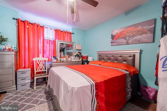 bedroom featuring ceiling fan