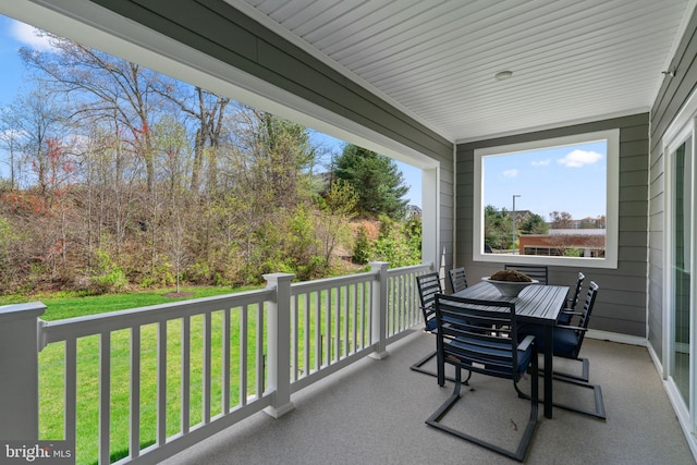 balcony with outdoor dining space