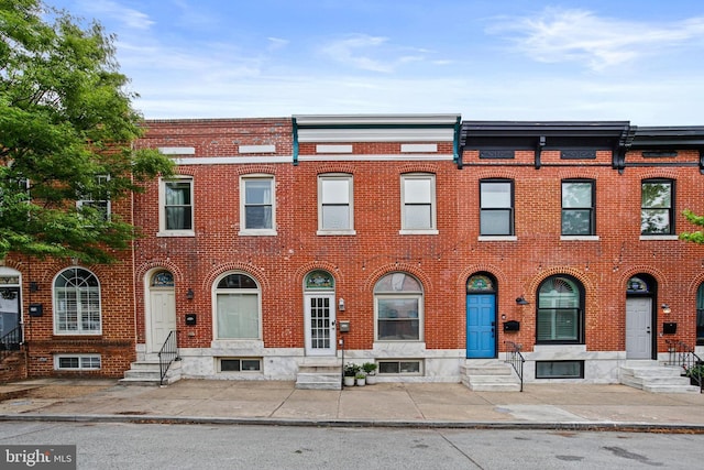 268 S E Ave, Baltimore, MD 21224 - townhome / multi-family property featuring entry steps and brick siding