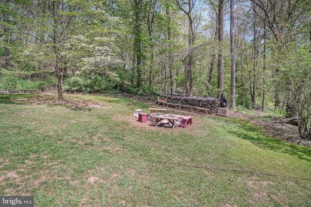 view of yard featuring a forest view