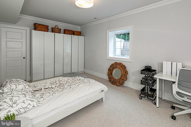 528 Prospect Ave, Princeton, NJ 08540 - bedroom with crown molding, visible vents, baseboards, and carpet