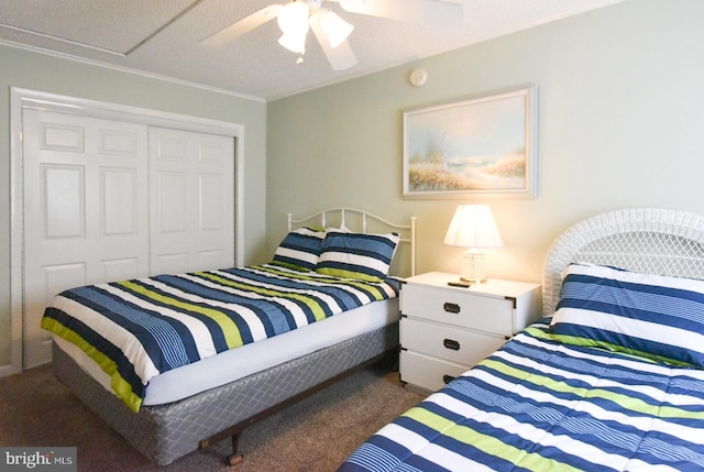 carpeted bedroom with a closet, crown molding, and ceiling fan