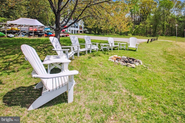 view of yard featuring a fire pit