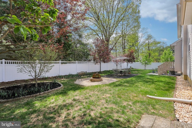 view of yard with an outdoor fire pit, a fenced backyard, and a patio area