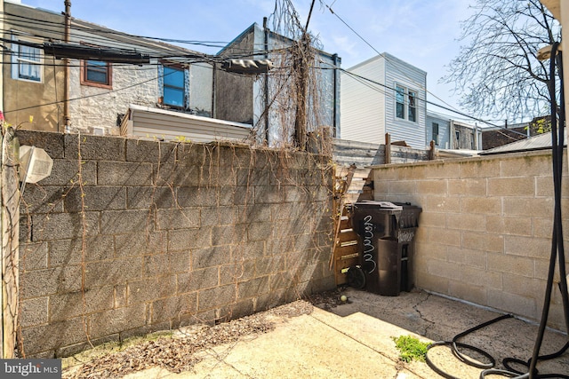 2333 E Huntingdon St, Philadelphia, PA 19125 - view of side of property featuring fence