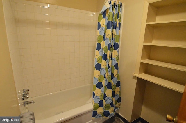 full bath with shower / tub combo