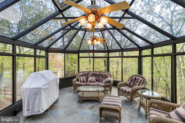 sunroom featuring outdoor lounge area and ceiling fan