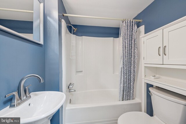 809 Floral Pl NW, Washington, DC 20012 - bathroom featuring a sink and shower / bath combo