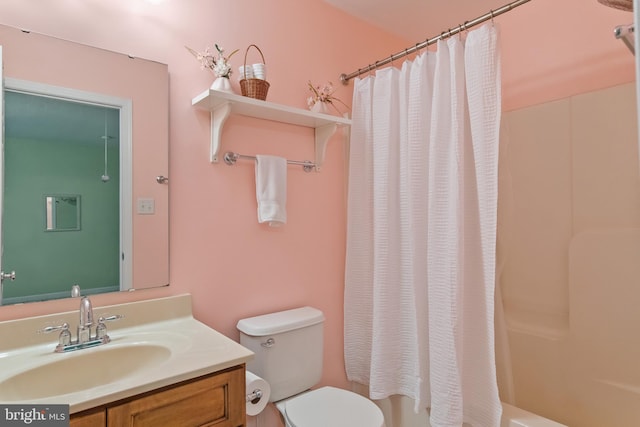 41 Hillview Rd, Morgantown, PA 19543 - bathroom with vanity, toilet, and shower / bath combo
