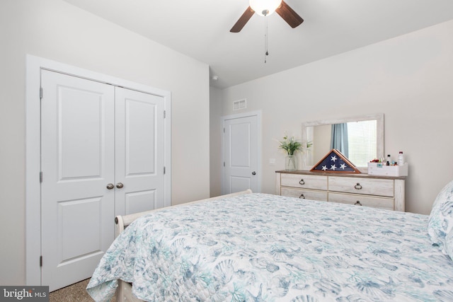 bedroom featuring a ceiling fan, visible vents, and a closet