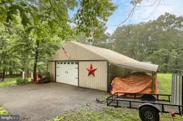 20 Tower Rd, Dillsburg, PA 17019 - garage featuring a garage and driveway