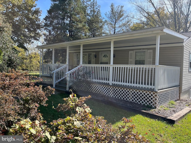 view of front of property featuring covered porch