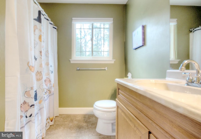 full bath featuring tile patterned flooring, vanity, toilet, baseboards, and a shower with shower curtain