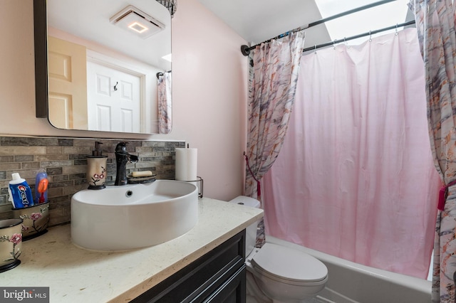 full bathroom with shower / bath combination with curtain, vanity, visible vents, toilet, and backsplash