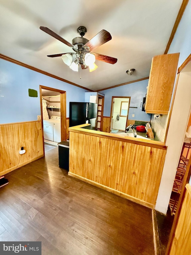 200 E Pacific Ave, Minotola, NJ 08341 - kitchen with freestanding refrigerator, washer and dryer, ornamental molding, vaulted ceiling, and ceiling fan