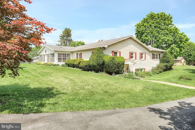 6 Summer Dr, Gettysburg, PA 17325 - view of front of home featuring brick siding, a front lawn, and a chimney