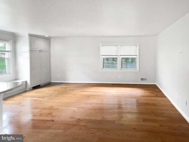 4987 Dequincey Dr, Fairfax, VA 22032 - interior space with light wood-style floors, visible vents, baseboards, and a healthy amount of sunlight