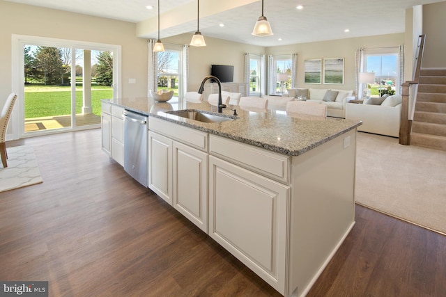 kitchen with a sink, wood finished floors, recessed lighting, a center island with sink, and dishwasher
