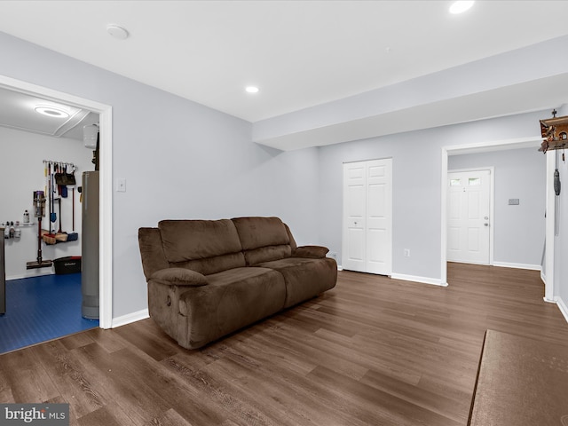 living room featuring wood finished floors, recessed lighting, and baseboards