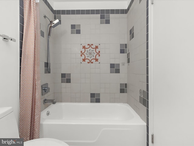 full bath with toilet and shower / bathtub combination with curtain