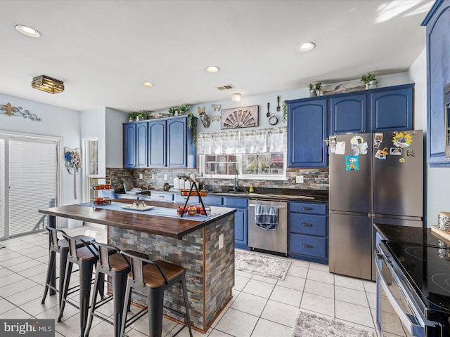 200 Rubens Cir, Martinsburg, WV 25403 - kitchen with stainless steel appliances, a sink, blue cabinets, and backsplash