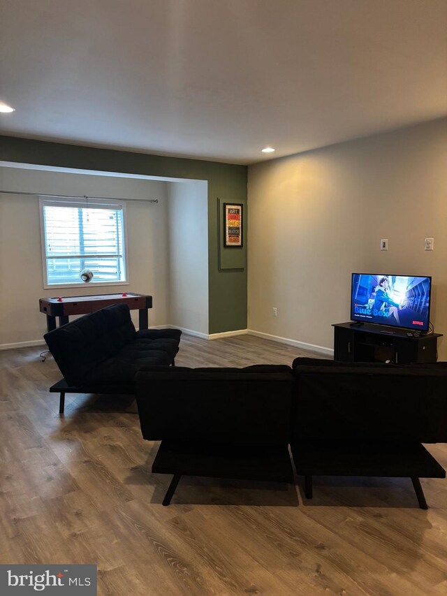 living room with baseboards, recessed lighting, and wood finished floors