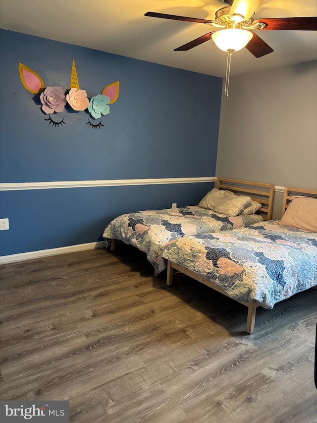 bedroom with wood finished floors, baseboards, and ceiling fan