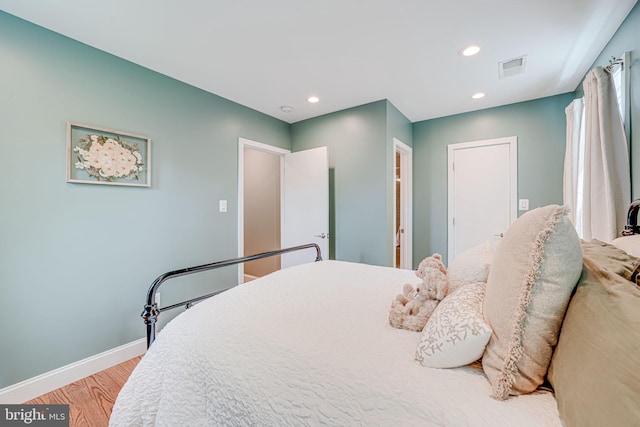 817 57th Pl, Fairmount Heights, MD 20743 - bedroom featuring visible vents, recessed lighting, light wood-style floors, and baseboards