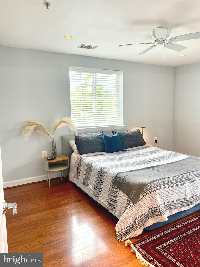 bedroom featuring wood finished floors, visible vents, baseboards, ceiling fan, and recessed lighting