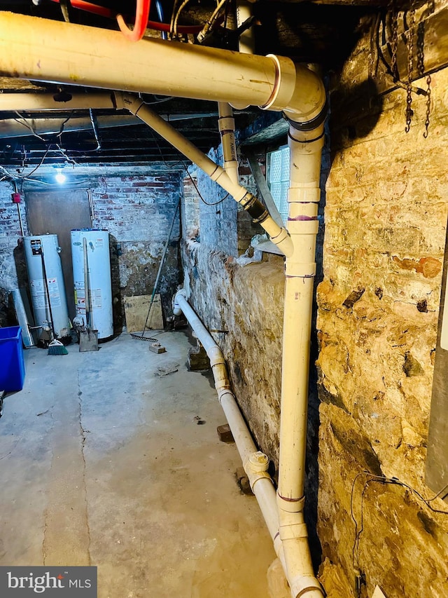unfinished basement featuring water heater