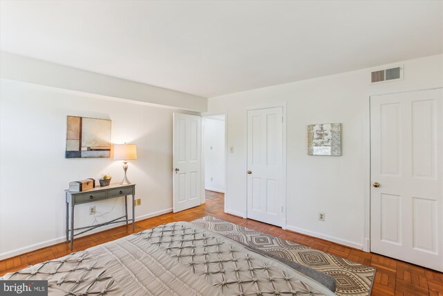 bedroom with baseboards and a closet
