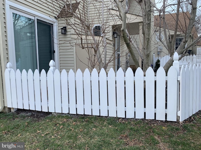 1646 Mcnelis Dr, Southampton, PA 18966 - view of side of home featuring fence