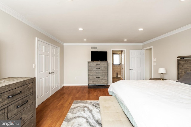 bedroom with baseboards, ornamental molding, dark wood-type flooring, visible vents, and recessed lighting
