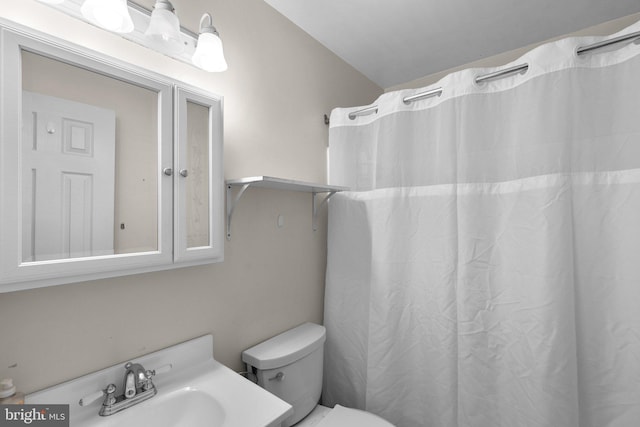 6011 Bauman Dr, Elkridge, MD 21075 - full bathroom featuring vanity, curtained shower, and toilet