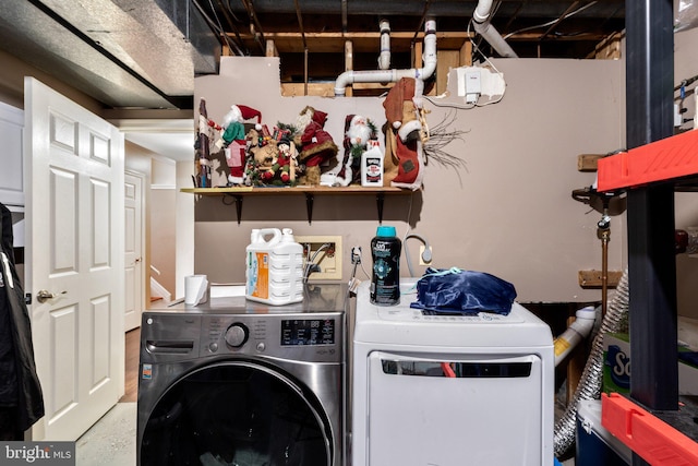 6011 Bauman Dr, Elkridge, MD 21075 - laundry room featuring washing machine and dryer and laundry area
