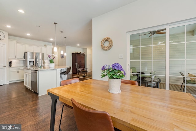dining room with dark wood-style flooring, a ceiling fan, and recessed lighting