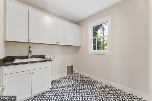 17 Hickory Ln, Malvern, PA 19355 - laundry room with a sink, baseboards, cabinet space, and hookup for a washing machine