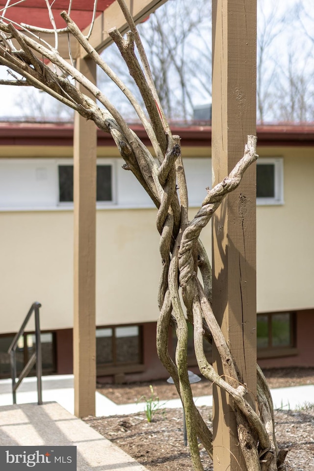 details featuring stucco siding