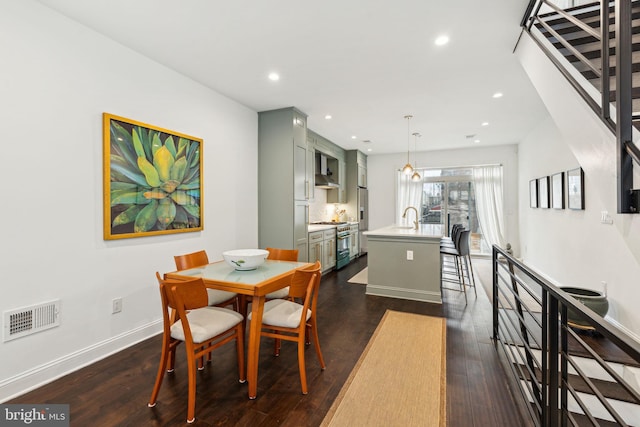 dining space with visible vents, recessed lighting, and dark wood finished floors
