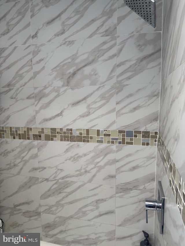 3525 Nottingham Ln, Philadelphia, PA 19114 - details featuring a tile shower