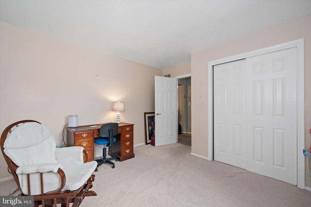 office area with carpet floors and baseboards