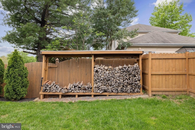 12527 Misty Water Dr, Herndon, VA 20170 - view of yard featuring fence