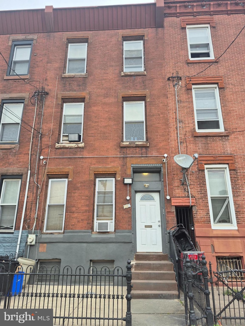 2009 E Allegheny Ave, Philadelphia, PA 19134 - multi unit property featuring brick siding and a fenced front yard