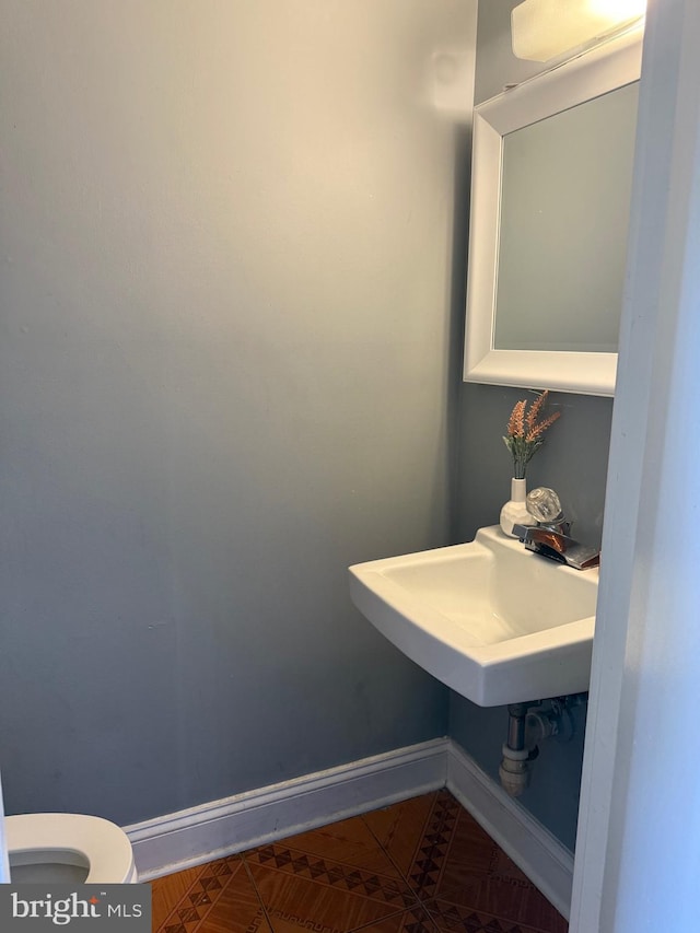 7601 Somerset Ln, Manassas, VA 20111 - half bath featuring baseboards, toilet, and tile patterned flooring