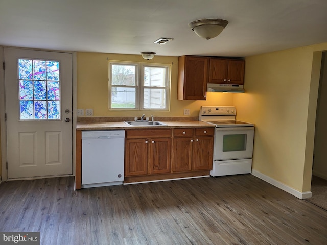 kitchen featuring a sink, dark wood-style floors, white appliances, and under cabinet range hood