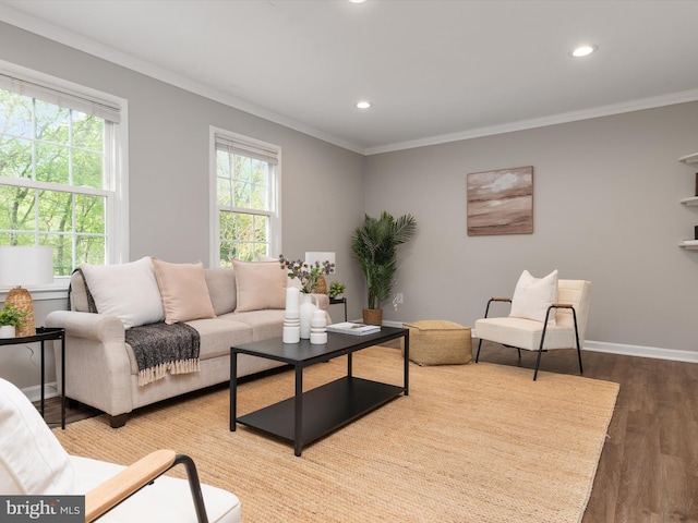 living room featuring wood finished floors, recessed lighting, ornamental molding, and baseboards